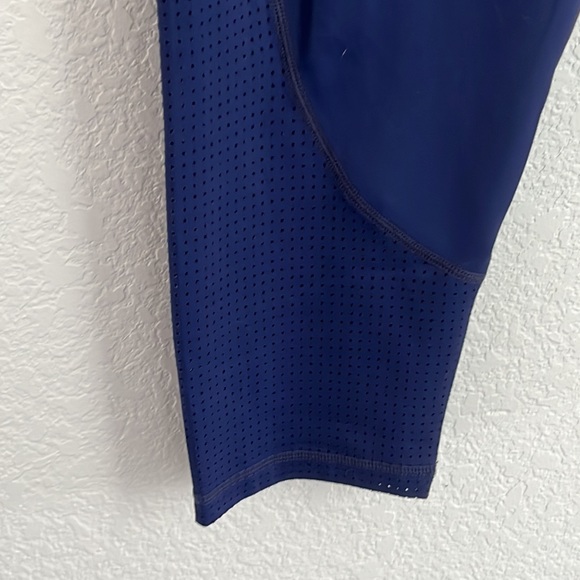 Ray Pose Capri Leggings With Mesh - Picture 3 of 5